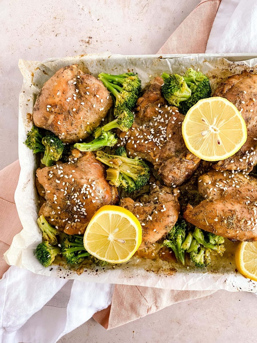 za'atar chicken with lemon on a sheet pan