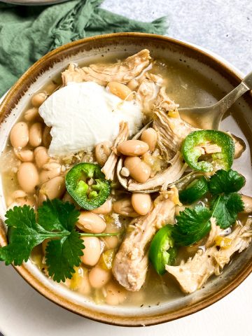 chicken chili with yogurt and jalapenos