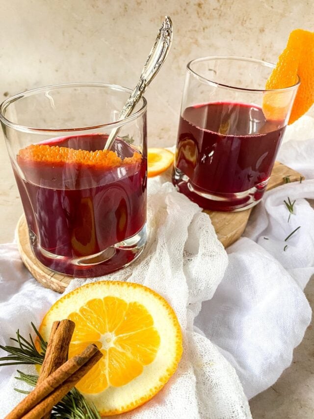 2 glasses of mulled wine on a cutting board